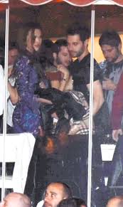 Aslışah alkoçlar'dan ayrıldıktan sonra adı birçok güzelle anılan hakan sabancı gönlünü başka birine kaptırdı. Hakan Sabanci Kuzeninin Eski Sevgilisiyle Ask Yasiyor Haberler Magazin Haberler Com