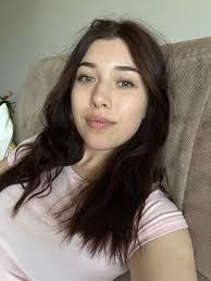 Artist seeking casual babysitting job in Calgary