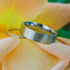 It's no news that engagement rings are pricier than wedding bands. How Much To Really Spend On An Engagement Ring 2021