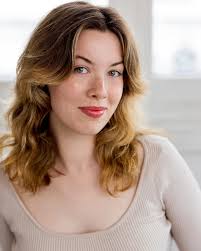 It's all in the eyes 💚💙 I am such a sucker for adding in outside natural  light shots for at least one of your looks! We always strike gold. A few  favourite