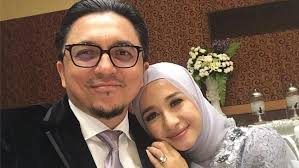 10 gaya hijab laudya cynthia bella yang bikin adem dengan gambar. Engku Emran Unfollow Laudya Cynthia Bella Lalu Ganti Nama Akun Ig Ada Apa