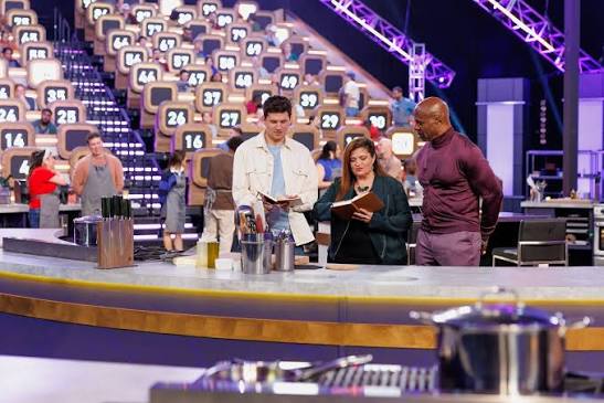 It's almost time for episode 2️⃣ of #100Cooks!! Tune in TONIGHT at 9|8c on  @foodnetwork to see who is staying and who is going home. 🔥🔥🔥
