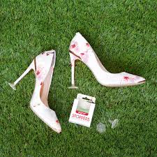 stoppers prevents heel from sinking in