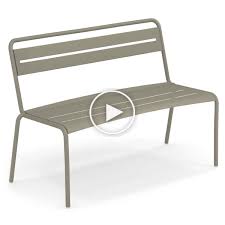 Le Banc Star Avec Dossier Par Emu Est Un Meuble De Jardin Elegant Qui Peut Etre Utilise Devant La Maison Ainsi Que Sur Le Balcon Le Banc De Jardin Est En Acier