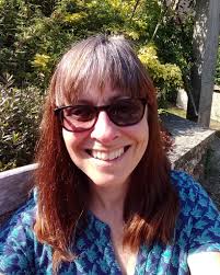 Does anyone else feel like as they get older their friendship circle is  shrinking? This is not a moan, only I can change it. I am nearly 51 and  have four children