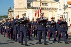 El presupuesto de la casa real aumenta un 1%. Defensa Destina 6 4 Millones De Euros A La Guardia Real Al Margen Del Presupuesto De La Casa Del Rey Espana