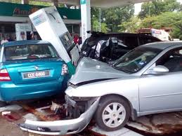 Gambar sultan abdullah memberhentikan kereta dan membantu kemalangan. Kemalangan 3 Buah Kereta Di Stesen Minyak Jalan Sultan Abdullah Kuantan Pada Pukul 11 Pagi Kemalangan Menyebabkan Satu Island Pump Tumbang Dan 2 Orang Lelaki Parah Manakala Seorang Lelaki Dan Seorang Wanita