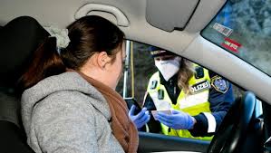 Die oönachrichten sammeln aktuelle daten, zahlen und fakten zum coronavirus. Ab Samstag In Kraft Corona Ausreisekontrollen Im Bezirk Braunau Fix Krone At