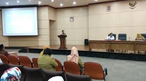 Perayaan ini juga biasannya diselit dengan tradisi kebangsaan. Memberikan Sambutan Sekaligus Membuka Acara Sosialisasi Sekolah Ramah Anak Berita Foto Kota Administrasi Jakarta Barat