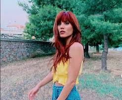 Έχει σπουδάσει ψυχολογία στο πάντειο πανεπιστήμιο. Mairh Synatsakh Pozarei Me Magio Kai Entypwsiazei In Gr