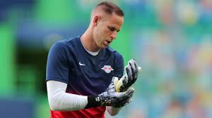 Bu makale, bireylerden bahsederken batı ad sırasını kullanır. Peter Gulacsi Kann Rb Leipzig Per Ausstiegsklausel Im Sommer Verlassen