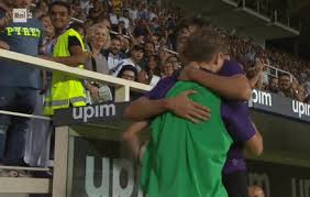 The best gifs are on giphy. Federico Chiesa Mars 20 Federico Chiesa Hugging His Little