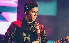 Trabalho do sertanejo passou a ser procurado após o trágico acidente de carro que o matou, na semana passada. Singer Who Was Paired With Cristiano Araujo Disappears In Goias And Police Investigates The Case Prime Time Zone Entertainment Prime Time Zone