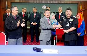 The country maintains a constant economical scale due to the. Majlis Penyerahan Projek Di Bawah Pelaksanaan Jabatan Kerja Raya Dan Pembinaan Blt Sdn Bhd Bersama Dato Alwi Bin Haji Ibrahim Di Bilik Sidang Media Aras 11 Blok D1 Putrajaya Pada 24 Jun 2015
