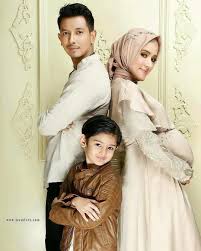 Jual baju / busana muslim couple anak online modern & family terbaru, & murah. 10 Ide Foto Kehamilan Buat Perempuan Berhijab Santun Penuh Makna