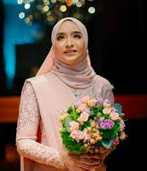 Berselisih faham dengan anak tlrl ini penjelasan ziela jalil selepas pengakuan dah bergelar isteri. Cantiknya Anak Ziela Jalil Dr Puteri Julia Dah Pun Selamat Menjadi Tunangan Doktor Mingguan Wanita
