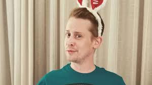 The og kevin mccallister just shared a photo on his instagram of himself looking bloated and disheveled in his undies. Home Alone Star Macaulay Culkin Asks J K Rowling To Cast Him In Next Fantastic Beasts Movie