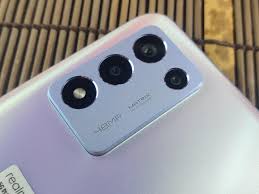 Realme Q3s