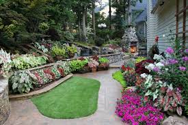 Raised, tiered flower beds are one of the best flower bed ideas for the front of house. 75 Beautiful Flower Bed Pictures Ideas July 2021 Houzz