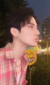 記憶不好的人真的不能追垂娛耶😵‍💫 想找個物料，找了老半天，到現在還是找不到… （企鵝舞到底放在哪裡～～～）  才偶然發現原來偷硬盤的小隊長有抖音號！！這麼萌的嘟嘟嘴Ocean，我居然這麼晚才看到嗎… Cr抖音