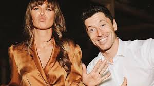 Anna lewandowska to bez wątpienia jedna z najpopularniejszych osób na instagramie. Robert Lewandowski Swietuje 31 Urodziny Anna Upiekla Bezglutenowy Tort A Siostra Pokazala Jego Zdjecia Z Dziecinstwa