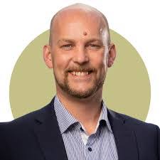 Dennis Lindstrom's Instagram, Twitter & Facebook