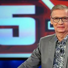 Moderiert von oliver pocher gewinnt. H5t6jtu5agm1bm