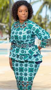 Model pagne africain avec dentelle. Ankara Style Latest African Fashion Dresses African Maxi Dresses African Print Fashion Dresses