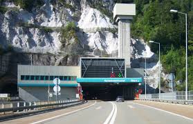 Am freitag wurde die ff hüttendorf zu einem tierischen einsatz bei der görtschitz alarmiert. Bau Bei Karawankentunnel Verzogert Sich Staus Zwischen Slowenien Und Osterreich Kosmo