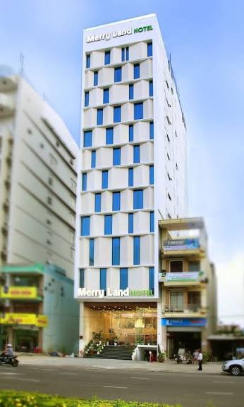 Tọa lạc trên đường Phạm Văn Đồng, khách sạn thuận tiện kết nối biển Mỹ Khê, sông Hàn và khu vực trung tâm Đà Nẵng.