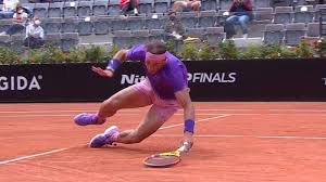 Italy's lorenzo sonego celebrates capturing his second atp tour title in cagliari on sunday. Video Lorenzo Sonego La Mia Fidanzata L Ho Conquistata Ballando Video Gazzetta It
