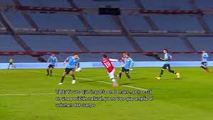 En que se basa para las notas de los jugadores? Var Abierto Conmebol Y El Porque Del Penal No Cobrado A Chile Contra Uruguay Tyc Sports
