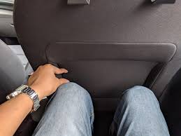 Sekedar informasi, bahwa kusen adalah kayu pembatas antara pintu maupun jendela yang menghubungkan langsung dengan tembok. Pandang Pertama Proton Persona Facelift Standard Manual 2019