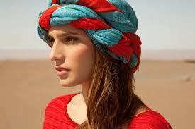 Formas de poner un pañuelo en la cabeza. Ideas Faciles Y Con Gracia De Como Ponerse Un Panuelo O Fular De Mujer