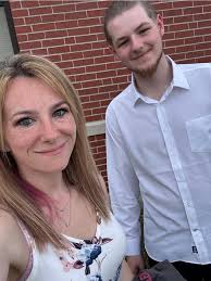 What are some good camping spots near lakes in New York?