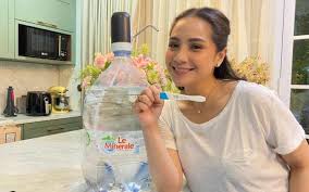 Rafathar iseng sentuh bagian sensitif nagita slavina, raffi ahmad auto panik depan rezky dan citra. Istri Raffi Ahmad Nagita Slavina Hamil Anak Kedua Lifestyle Bisnis Com