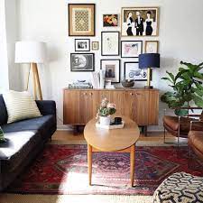 The table in the center, the hanging lamps, and the floating shelves make the living room more polished. Mid Century Living Room Www Livingroomideas Eu Midcenturylivingroo Eclectic Living Room Mid Century Modern Living Room Mid Century Modern Living Room Design