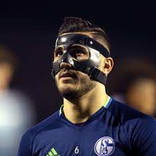 Maske yasağı, aşılama çalışmalarının hız kazanması ve vaka sayılarındaki düşüşün tabloya peki açık alanda maske yasağı kaldırıldı mı? Fc Schalke 04 Sead Kolasinac Hat Sich In Koln Die Nase Gebrochen Ist Fur Paok Saloniki Aber Eine Option Schalke 04
