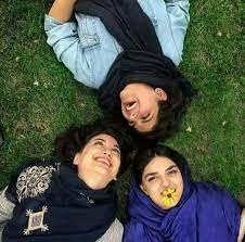 Pin By Annie On Friends For Life Girl Photography Poses Pic Pose Sisters Pic