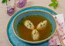 Griessnockerl Die Traditionelle Suppeneinlage Rezept Ideal Regional Rezept Griessnockerln Nockerl Suppe