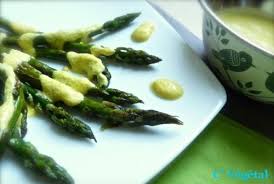 Asperges Vertes Sautees Et Sauce Hollandaise Vegetale C Vegetal Asperge Verte Plat Principal Sauce Hollandaise