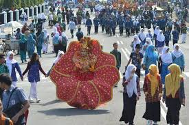 Berikut adalah beberapa inspirasi gaya berpakaian yang sedang hits yang dapat kami berikan untuk mempercantik. Kumpulan Desain Baju Pada Karnaval Batik Besurek Bengkulu 2016 Milda Ini