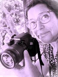 The Romans feared this weapon because of its unpredictable flight... The  francisca (or francesca) is a throwing axe used as a weapon during the  Early Middle Ages by the Franks, among whom