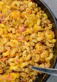 Reduce the heat to low and top with cooked bacon and remaining cheese. Easy Bacon Cheeseburger Mac One Pan Recipe