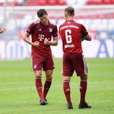 Joshua kimmich will develop his enormous qualities as a leading player at fc bayern in the coming years and make history. Fc Bayern Joshua Kimmich Schimpft Im Training Uber Stanisic