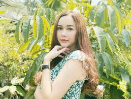 Aura kasih adalah seorang penyanyi sekaligus pemain sinetron yang berasal dari bandung. Aura Kasih Bongkar Kelakuan Mantan Suami Ternyata Tidak Pernah Fajar