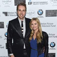 Dax shepard's biggest hit is a podcast he records in his attic dax shepard, a tired dad who hates waking up in the middle of the night to pee, was floating an idea. Dax Shepard Und Kristen Bell Sie Wollen Kinder Gala De