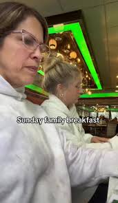 I love Sundays at the diner! ##momlife##momsoftiktok@@Liv🐆