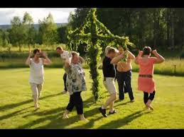 Du hittar massor av roligt och spännande sånger i denna mix: Midsommar I Varmland Sma Grodorna Youtube