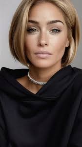 ✨She turns, she smiles — and time forgets to move